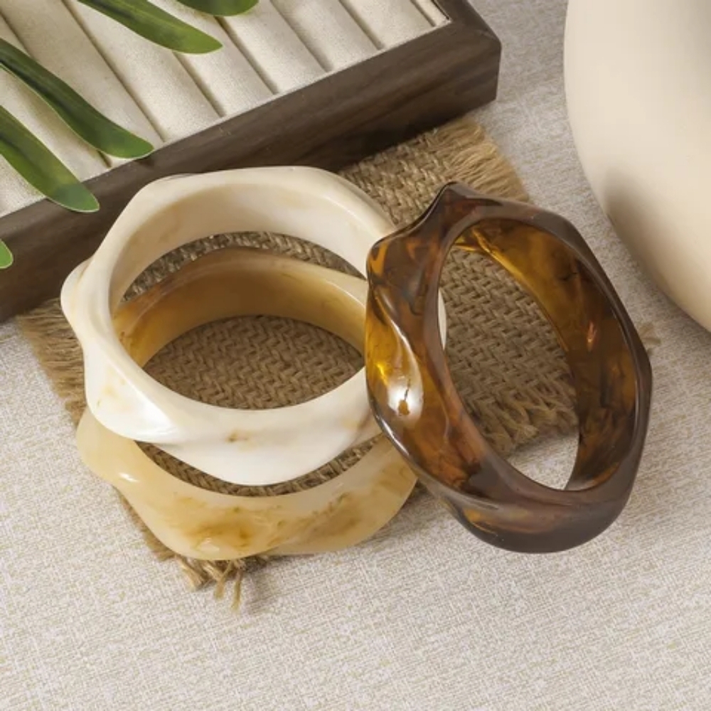 🔴2 LEFT🔴Set of Three Vintage Wavy Resin Bangles